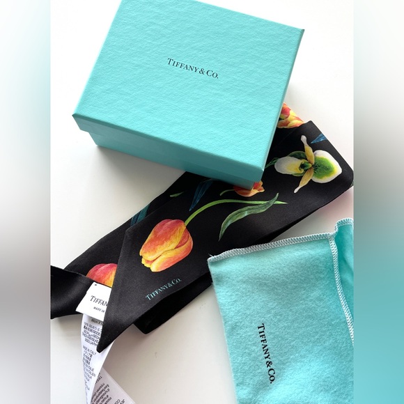 Tiffany Tulip Ribbon Scarf in Black Silk - Picture 2 of 4